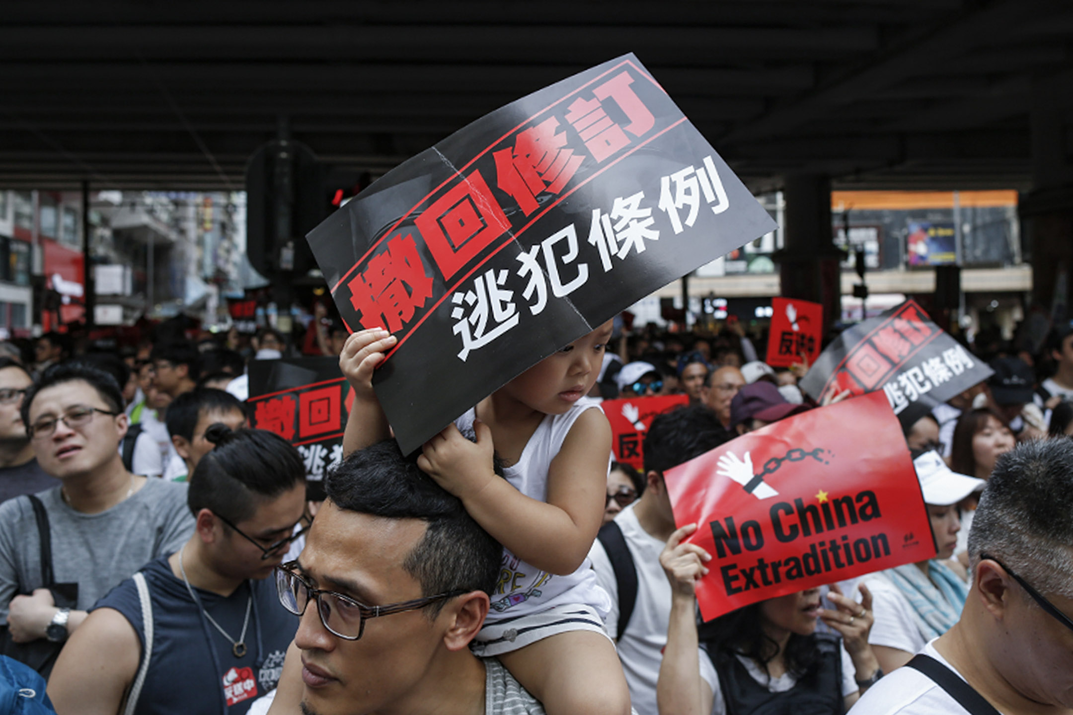 2019年6月9日，民间人权阵线发起“反送中”游行，有游行人士带同孩子来参加。