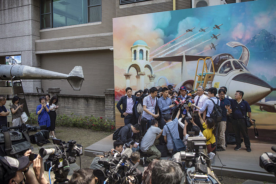 2019年4月26日，郭台铭在新竹眷村博物馆外接受媒体访问。