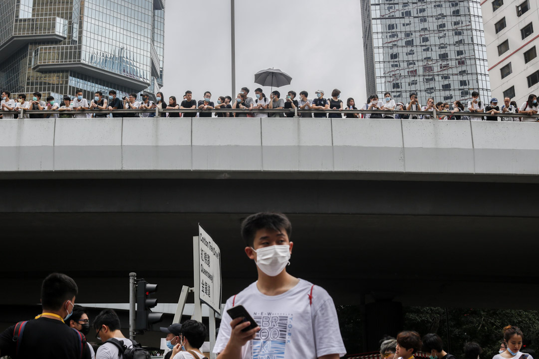 2019年6月12日，大批香港市民佔領金鐘立法會和政府總部附近的街道，重現2014年景象。