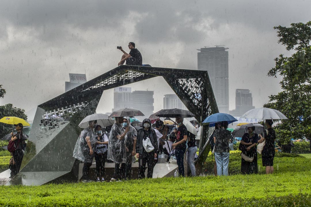 2019年6月12日，占领金钟期间下雨。