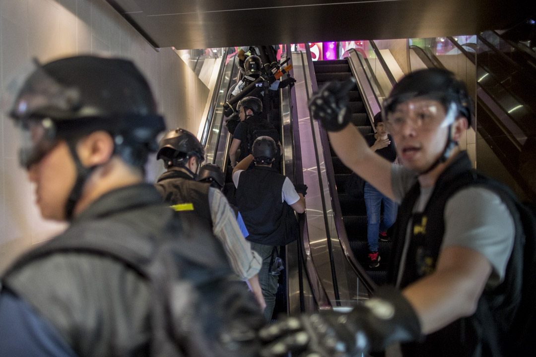 2019年7月13日，上水游行后，示威者在街上集结，其后警察于晚上开始清场。