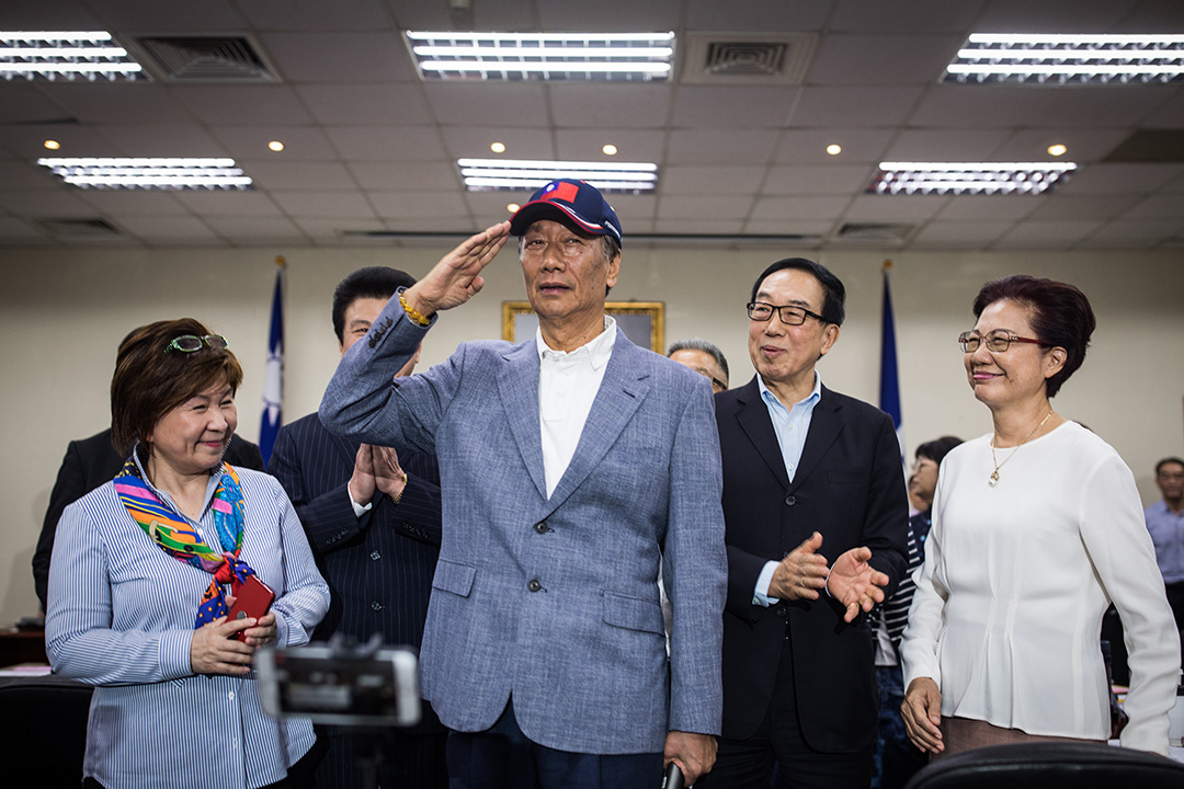 2019年4月17日，国民党举行中常会，台湾首富郭台铭获国民党颁授国民党荣誉状。 