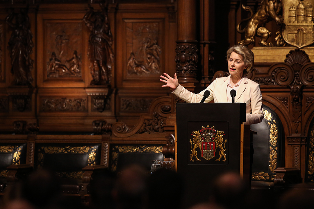 2017年1月6日，德国国防部长冯德莱恩（Ursula von der Leyen） 在'DER SPIEGEL'70周年的招待会期间讲话。