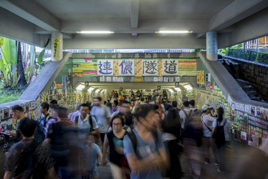 2019年7月11日，大埔墟火車站行人隧道的連儂牆。 