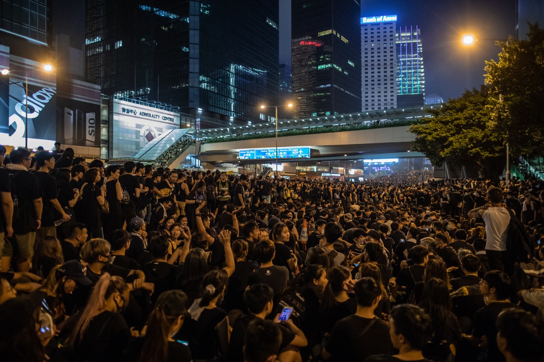 2019年6月16日，由民阵发起的反送中游行有200万人出席，游行后，示威者占据夏悫道。