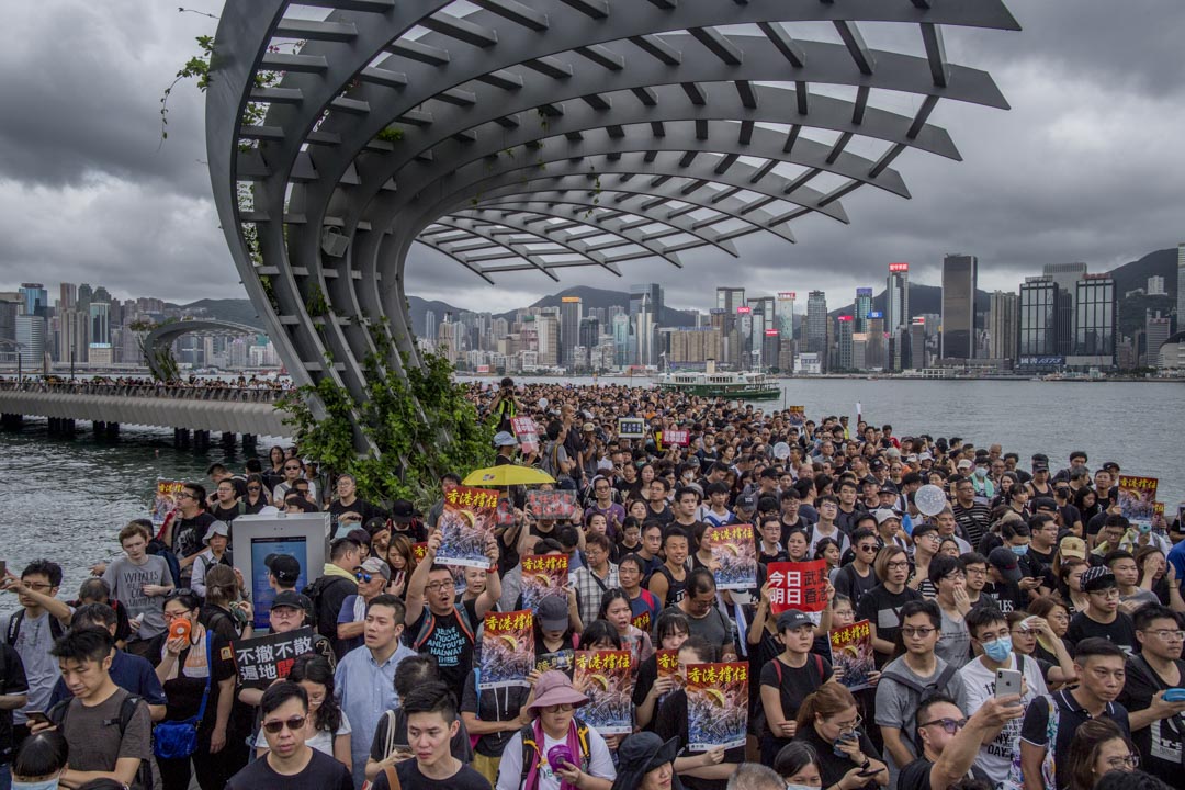 2019年7月7日，香港九龙区反修例大游行，游行人士在星光大道集合准备出发。 