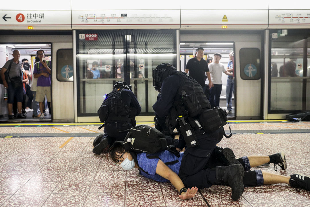 2019年8月31日晚上11时左右，防暴警察在港铁太子站月台及车厢的乘客以无差别的方式施放胡椒喷剂及以警棍殴打。