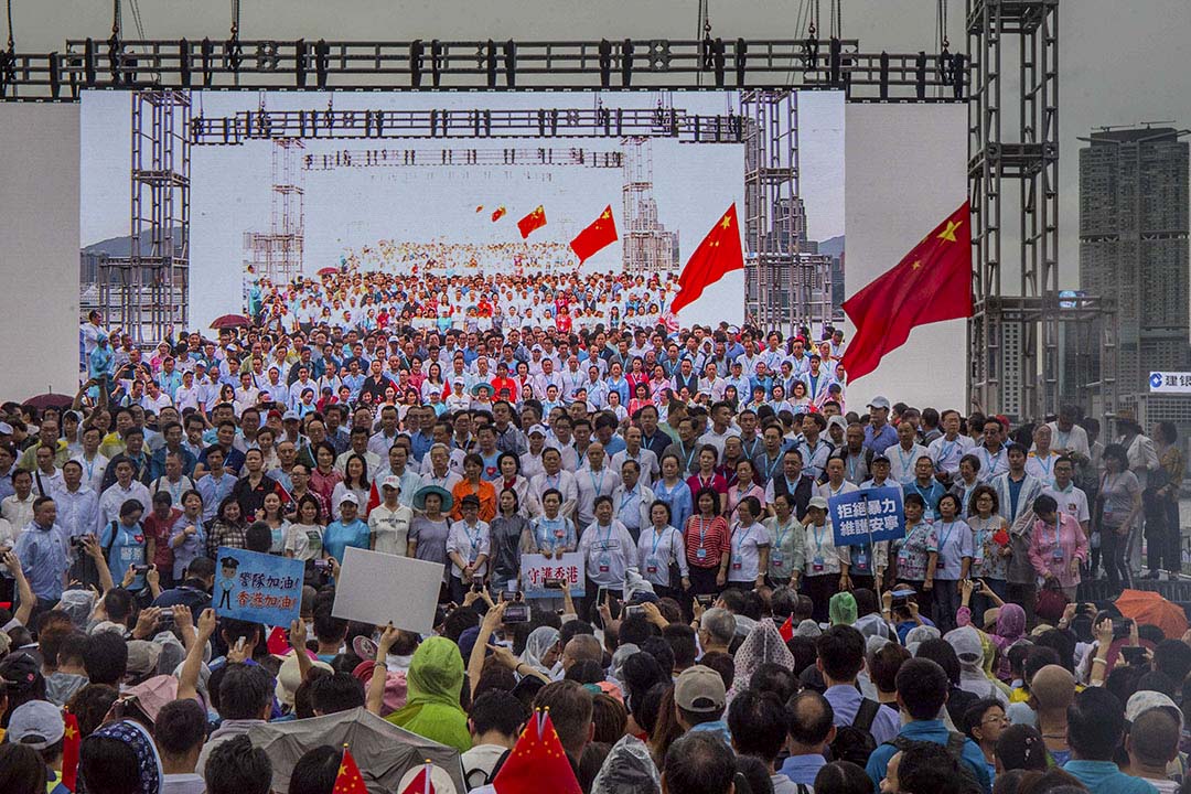 2019年8月17日，“守护香港大联盟”在金钟政府总部旁的添马公园举办“反暴力、救香港”集会，大会主办方称共有47.6万人参与；警方数据则称最高峰时有10.8万人参加。 