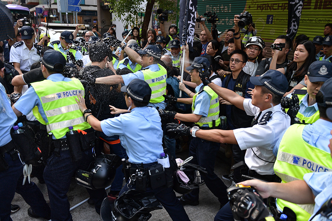 2019年10月1日，社民連在灣仔示威，其間與愛國人士發生衝突，警方噴射胡椒噴霧。