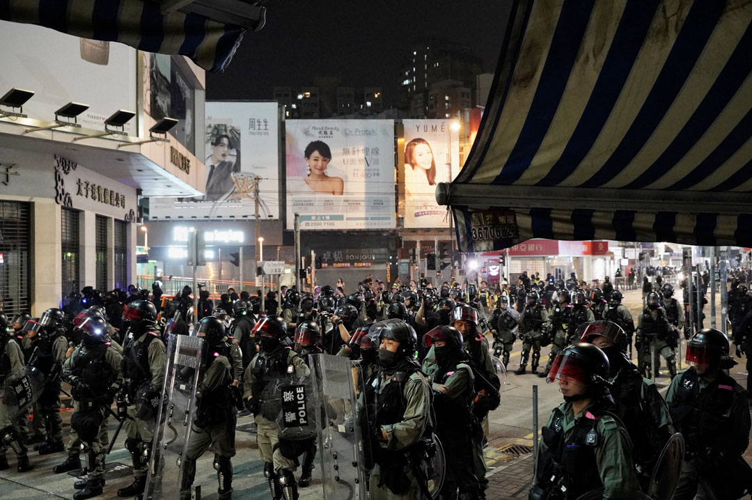 2019年10月26日，元朗大马路防暴警察到场。