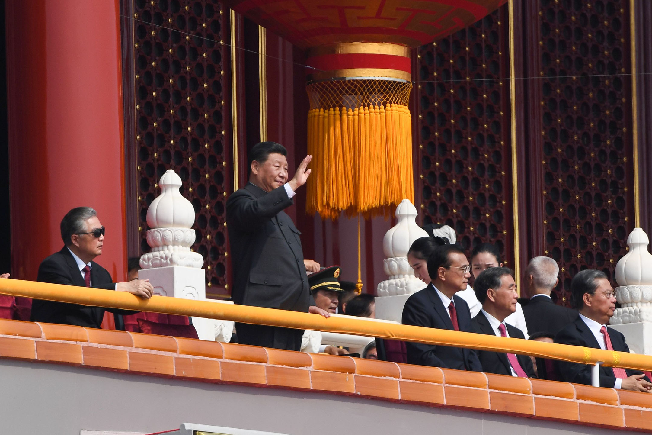 10月1日，中华人民共和国建国70周年纪念日，习近平主席出席阅兵仪式及庆典。