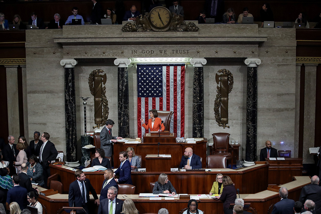 2019年10月31日，眾議院議長南希·佩洛西主持美國眾議院投票，正式通過對特朗普的彈劾調查程序。