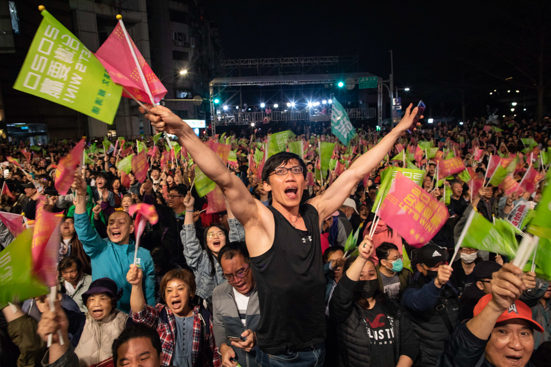 2020年1月11日，蔡英文获超过800万票，自行宣布当选。