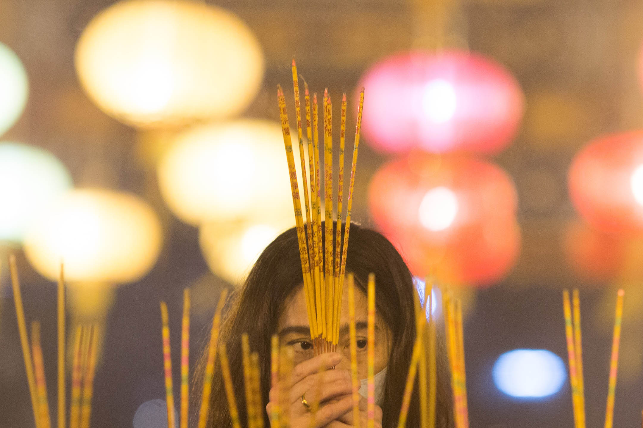 2020年1月24日，市民到香港的黃大仙廟上頭柱香。