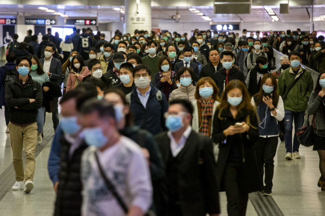 2020年2月10日，中環香港站下班人士戴上口罩。