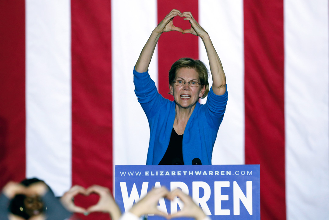 在2020年3月3日，民主党总统参选人沃伦（Elizabeth Warren）在密歇根州底特律的竞选集会上发表讲话。