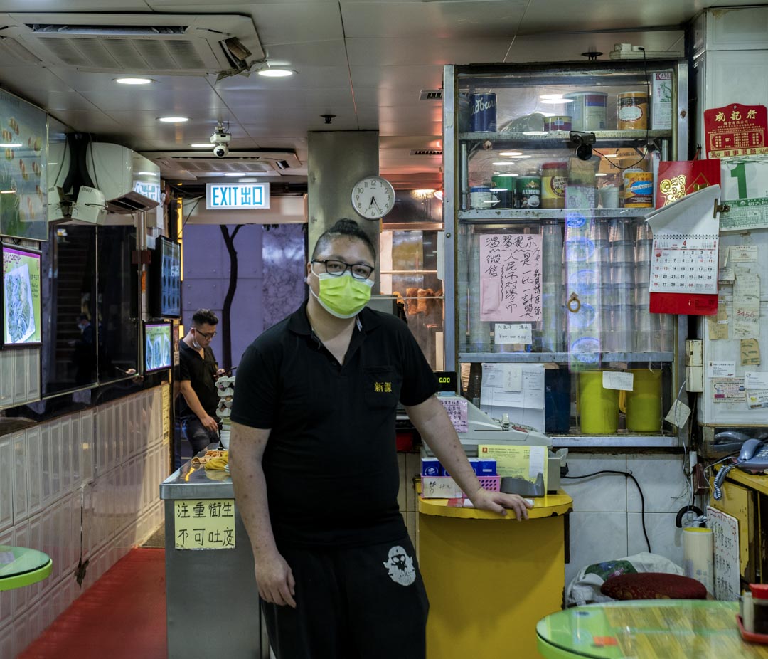 尖沙咀新源茶餐厅厅老板廖先生。