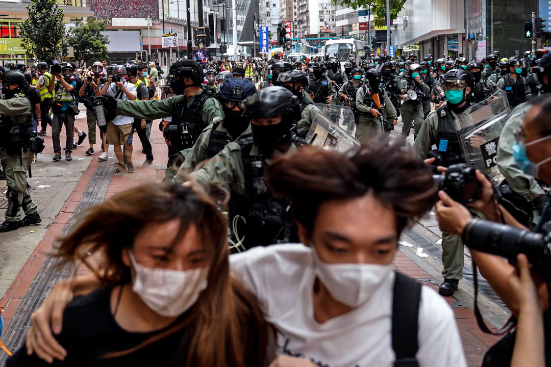 2020年5月24日，市民在香港島一帶發起反對國安法及國歌法遊行，遊行人士被防暴警驅散。