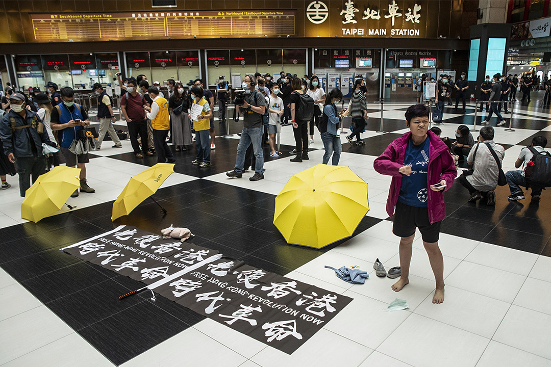 2020年5月23日，市民在台北车站大堂静坐。