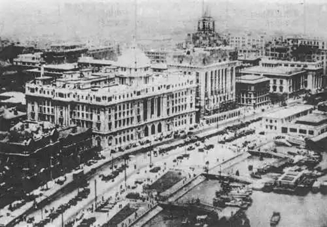 1923年，香港上海汇丰银行在上海外滩落成。