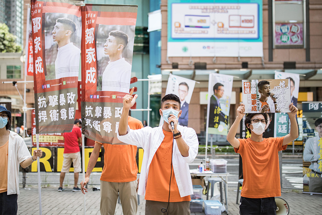 2020年7月12日，民主派初选日，邹家成在宝琳呼吁市民投票支持。摄：陈焯煇/端传媒