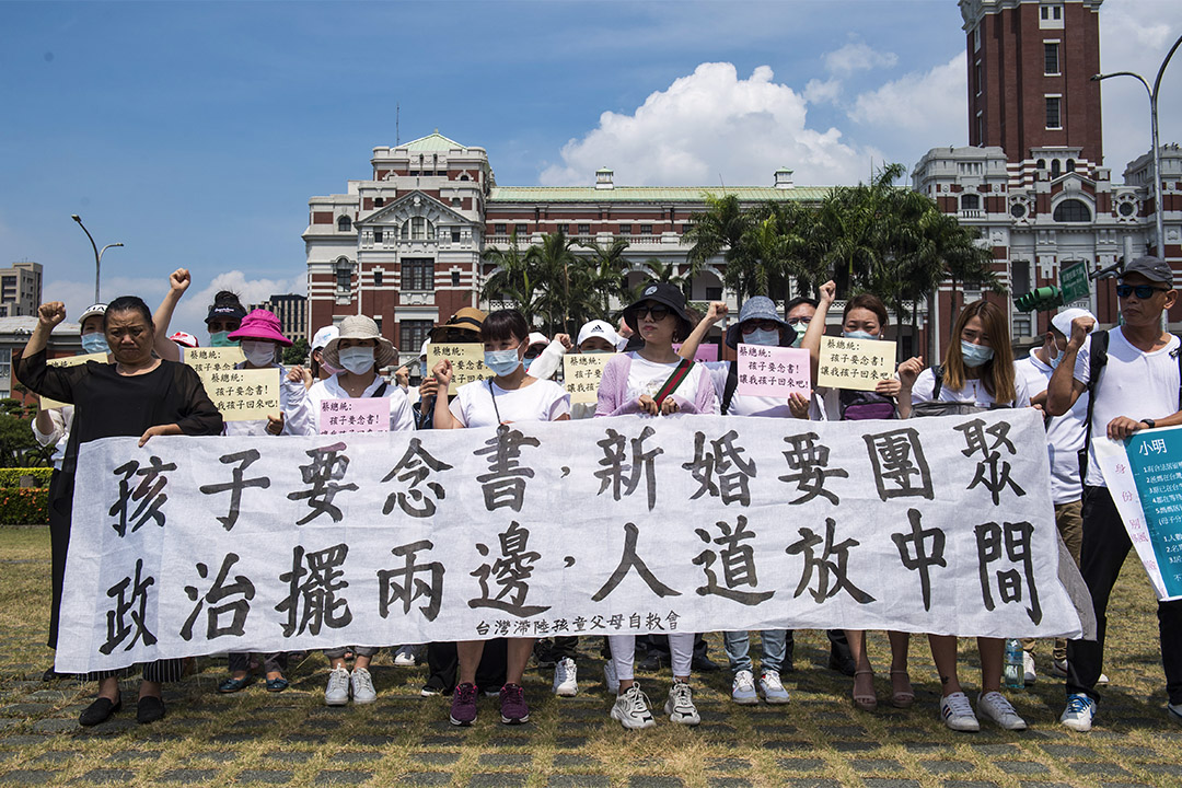 2020年7月14日， “小明”父母們到台北總統府陳情抗議。