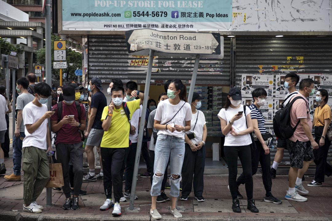 2020年7月1日，市民在灣仔街上。