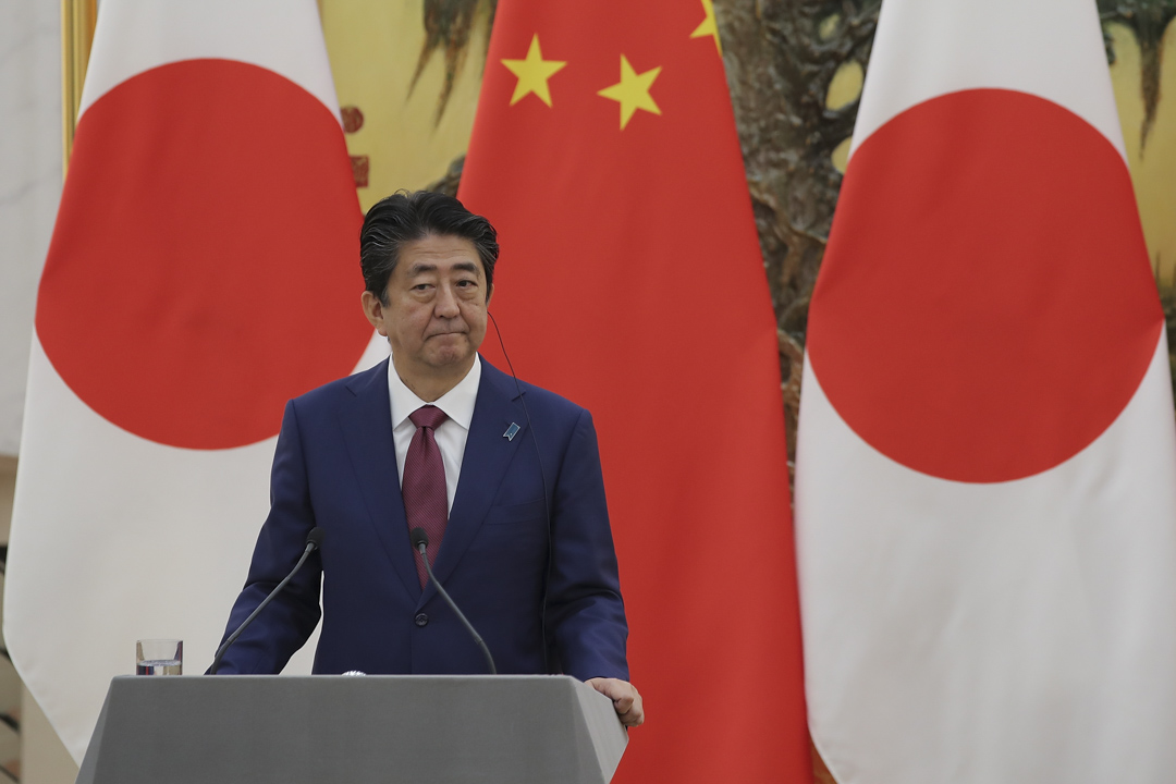 2018年10月26日，日本首相安倍晋三在人民大会堂与国务院总理李克强共同举行新闻发布会。