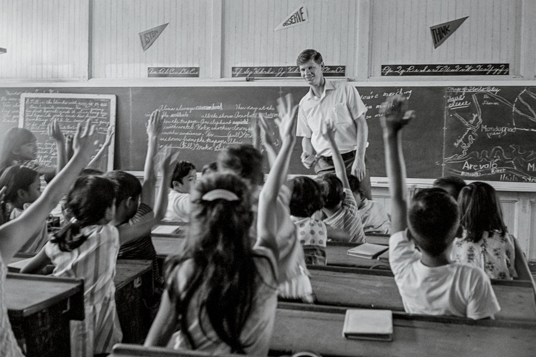 1970年9月17日，和平队在菲律宾一间小学教授英语。