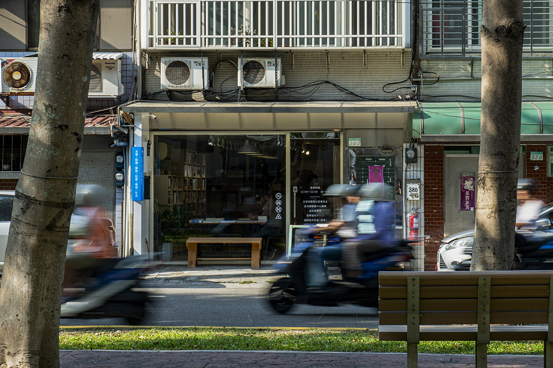 台灣有河書店。