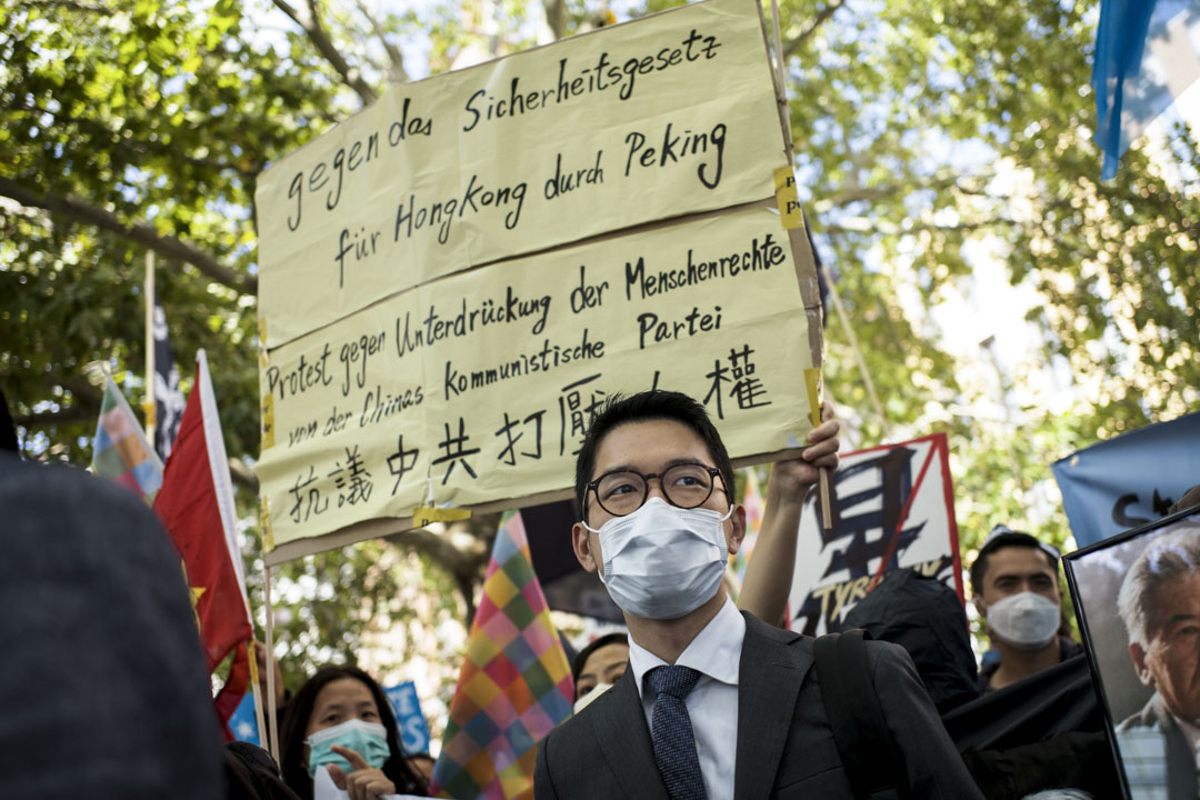 2020年9月1日，中國外交部長王毅訪德國期間，羅冠聰參加抗議活動，抗議中國政府打壓人權。