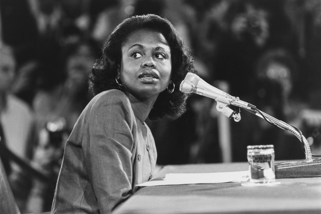 1991年10月14日，阿妮塔·希尔（Anita Hill）于在参议院司法委员会作证。