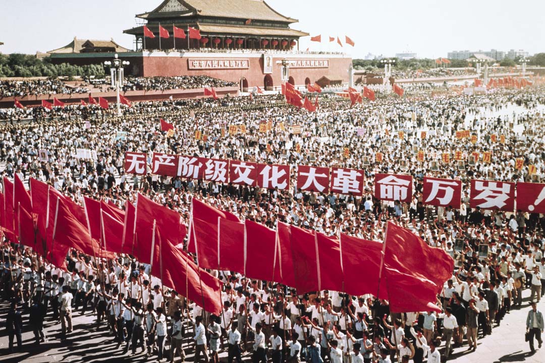 六十年代末，中国文化大革命期间，天安门外举行了大规模游行庆祝10月1日中国国庆。