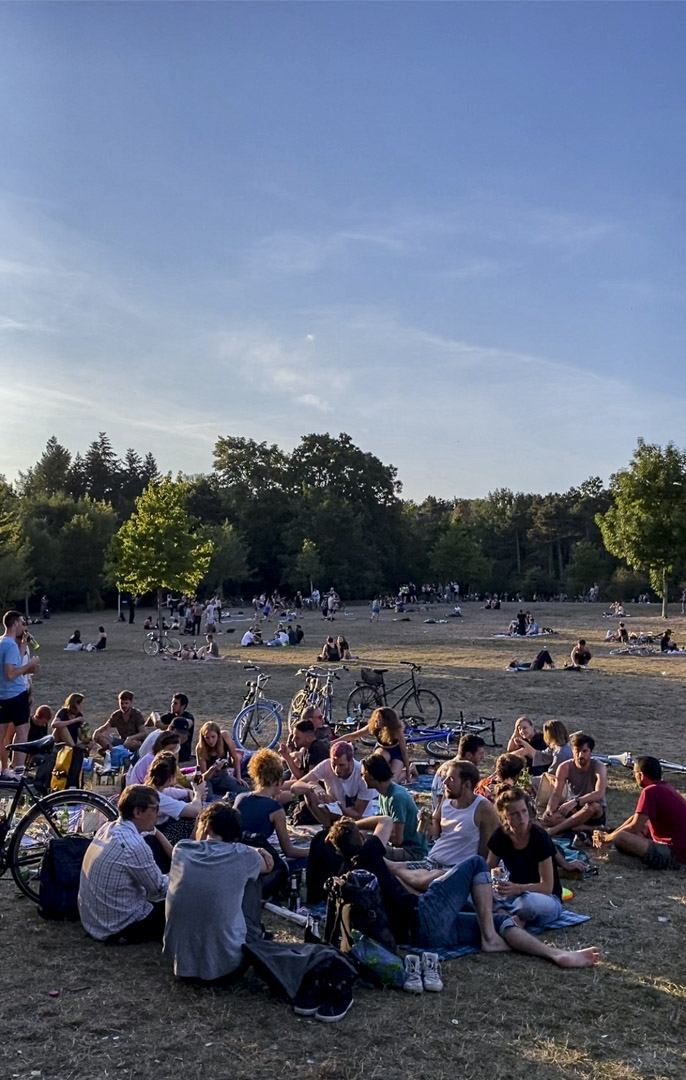 今年夏天Hasenheide公园的热闹场景。