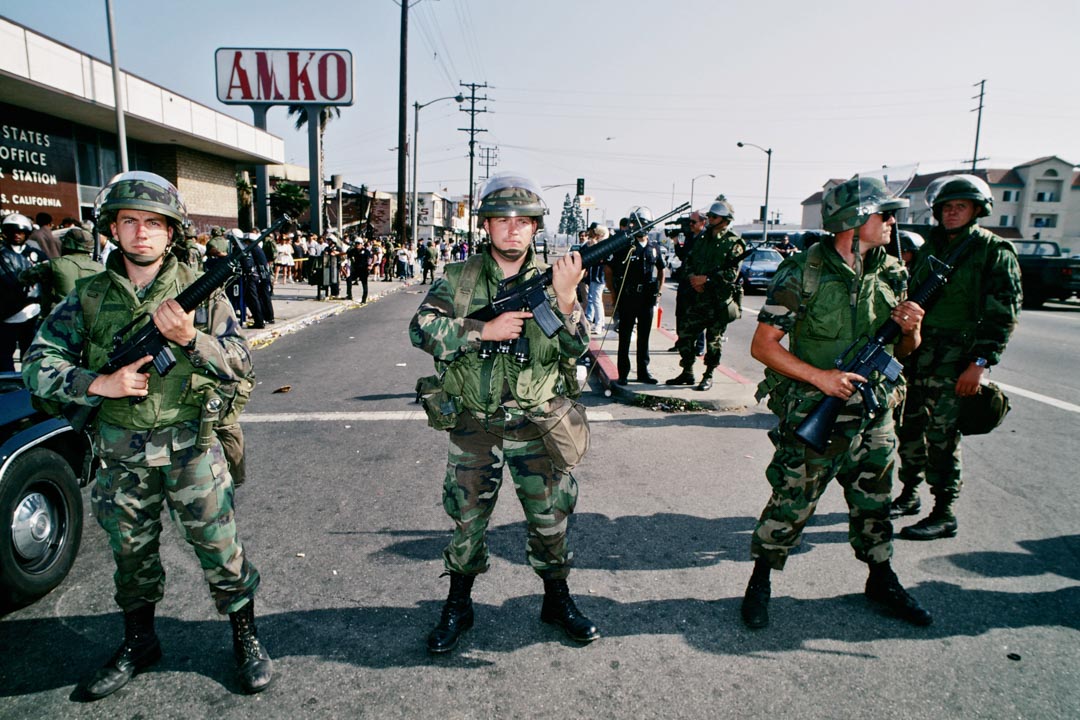 1992年5月1日，洛杉矶的国民警卫队在街上。