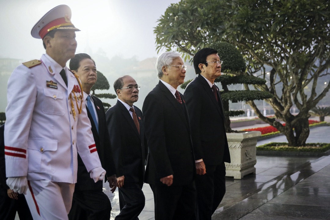 2016年1月20日，越南共产党总书记阮富仲（中）、时任总理阮晋勇（左二）、时任国家主席张晋创（右）、时任国会主席阮生雄（左三）。