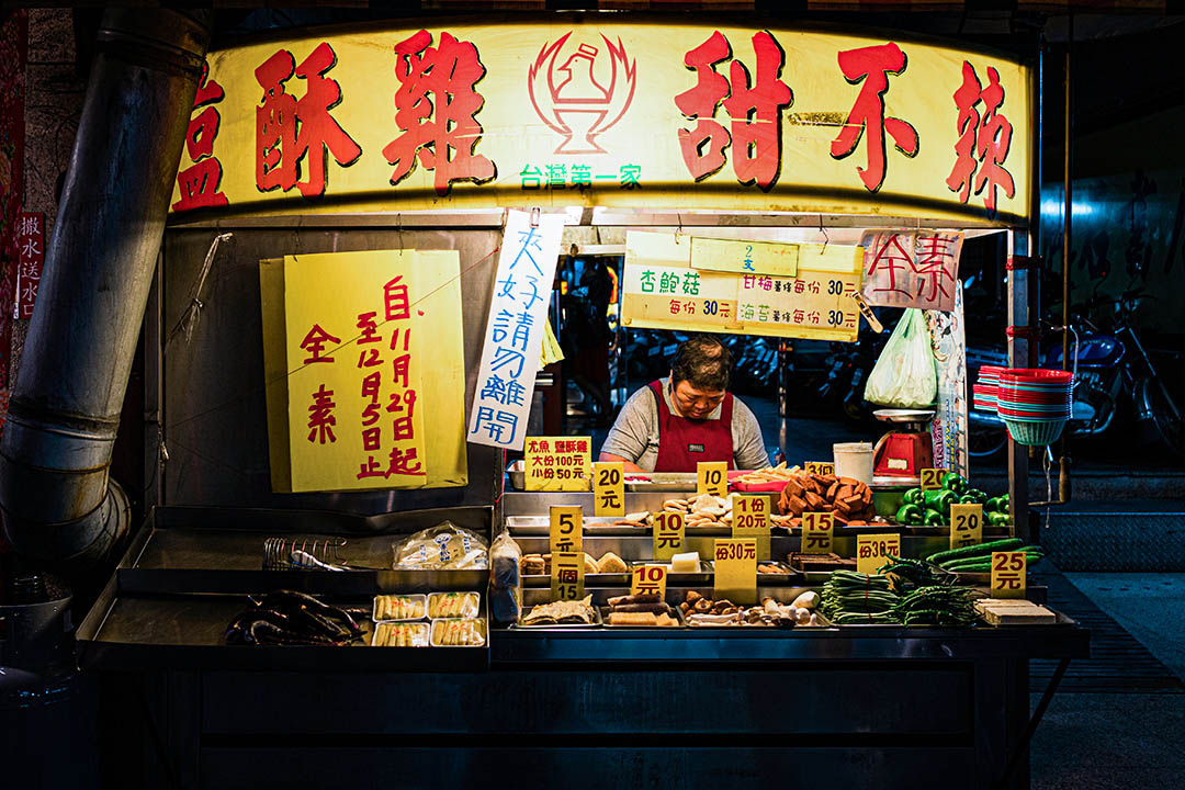 清醮期間，街上所有餐廳、小吃、生鮮賣店都會停賣葷食，全鎮皆素。