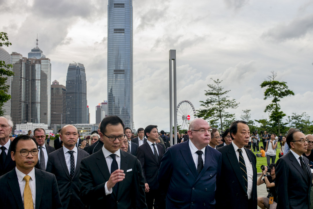 2019年6月6日，法律界发起黑衣游行，逾2500名法律界人士出席游行，反对港府修订《逃犯条例》。