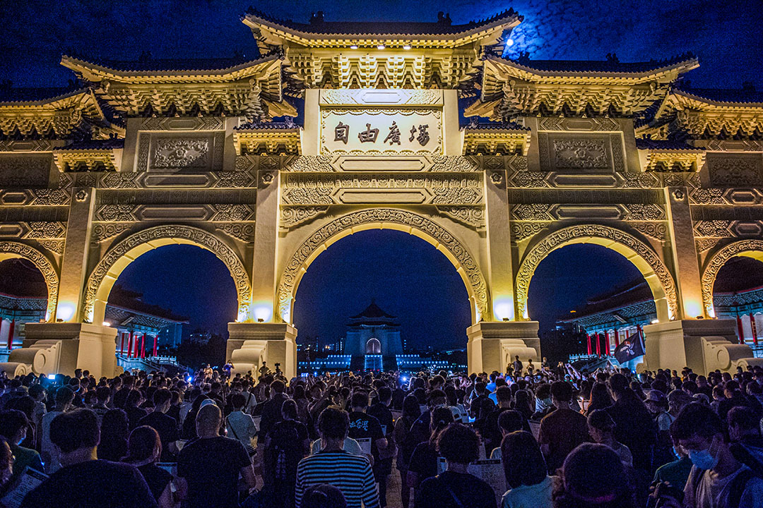 2020年6月4日台北自由广场，人群聚集以悼念六四事件的死难者。