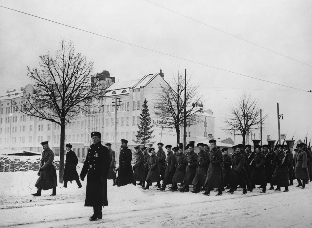 1939年，俄罗斯占领芬兰期间，军队穿过维堡。