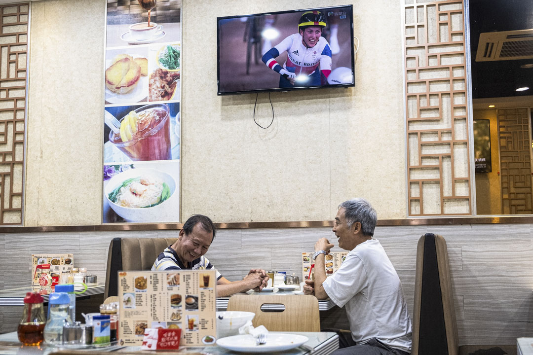 澳门一所茶餐厅内播放奥运比赛项目。