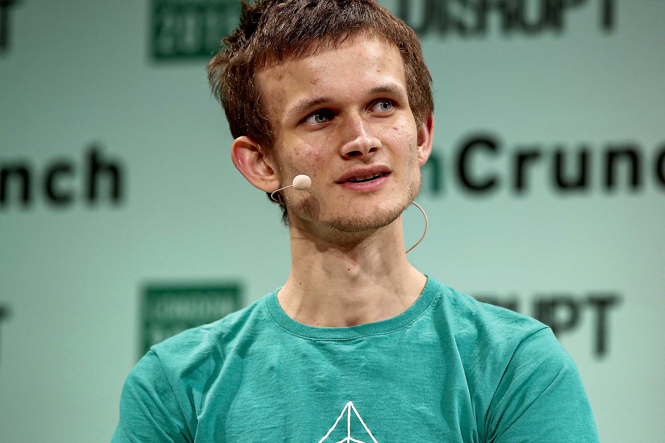 2015年12月8日英国伦敦，以太坊创始人维塔利克·布特林(Vitalik Buterin)在演讲。