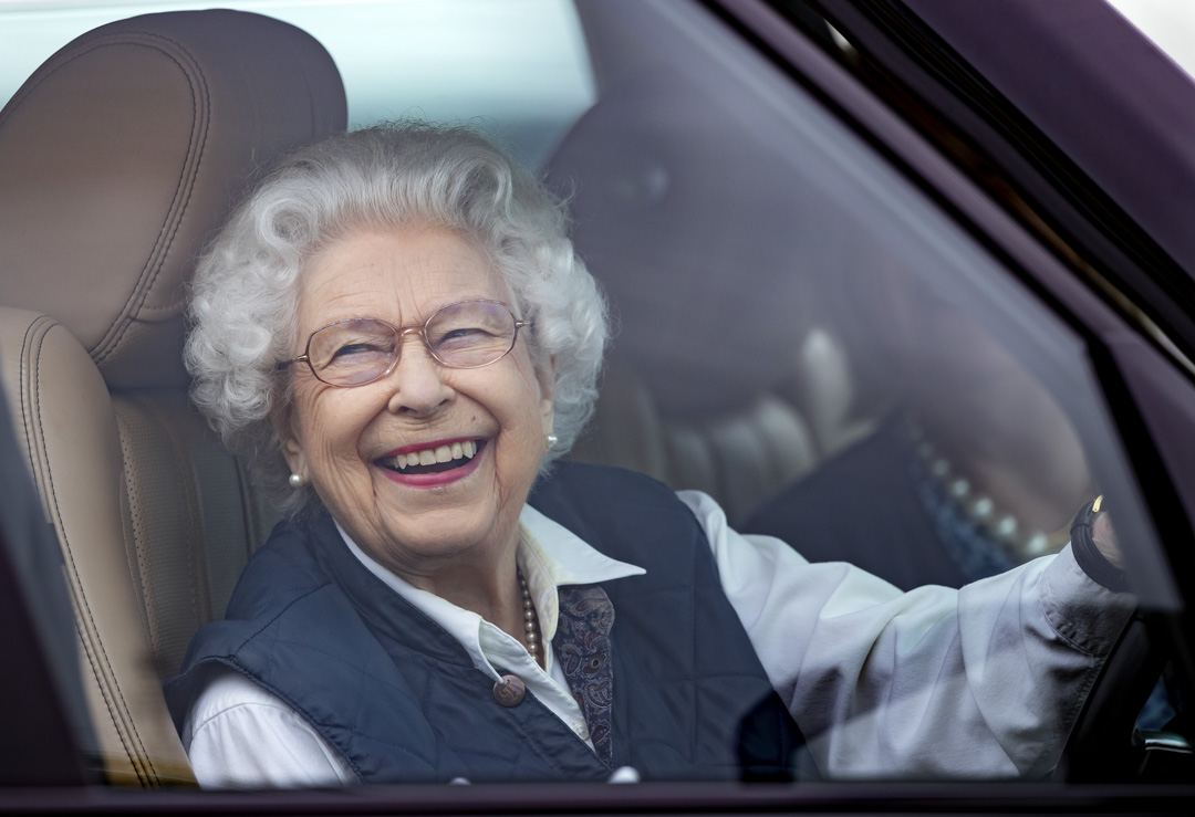 2021年7月2日，英女皇伊麗莎白二世在溫莎城堡內駕駛汽車，當時正舉行Royal Windsor Horse Show馬術比賽。