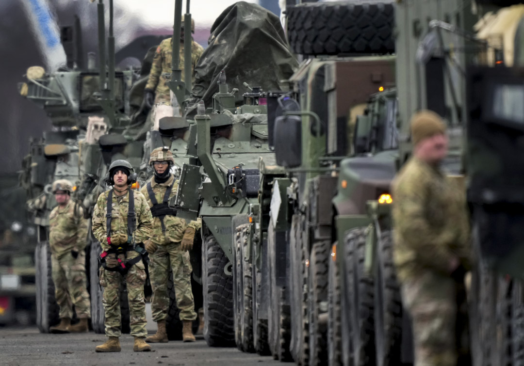 2022年2月9日，德國維爾塞克的士兵在軍用機場準備前往羅馬尼亞，保衞北約聯盟。