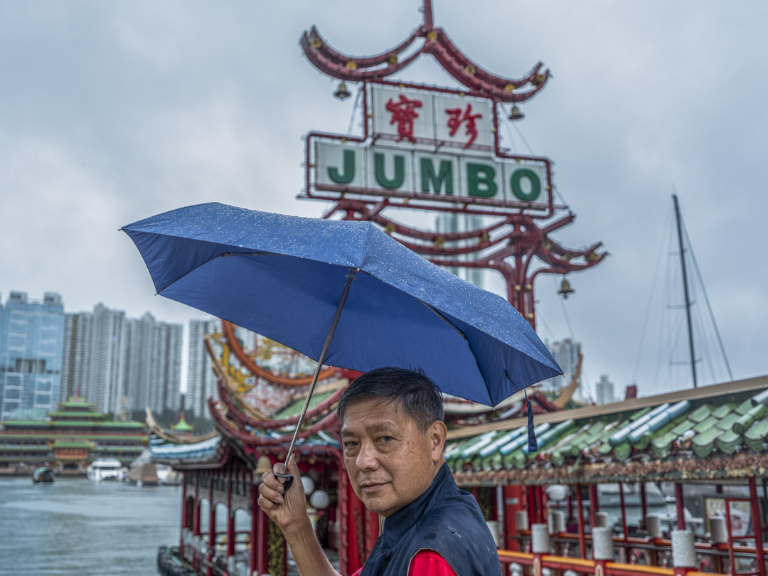 70岁的冼培安在香港仔土生土长，家族经营过“渔利泰海鲜舫”，后来被“海角皇宫”收购易名。