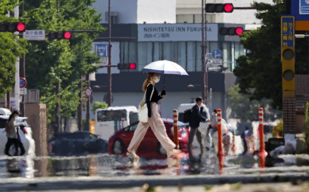 2022年6月30日，日本福冈市，高温令市内街道出现海市蜃楼现象。