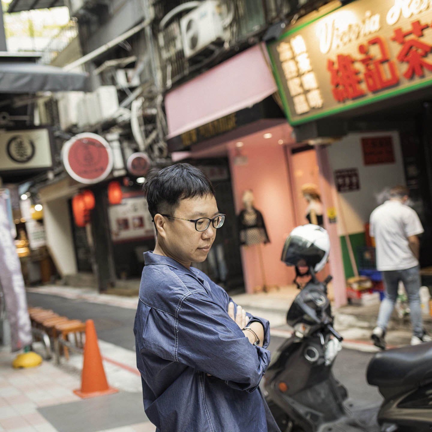 居台的香港作家游静。 