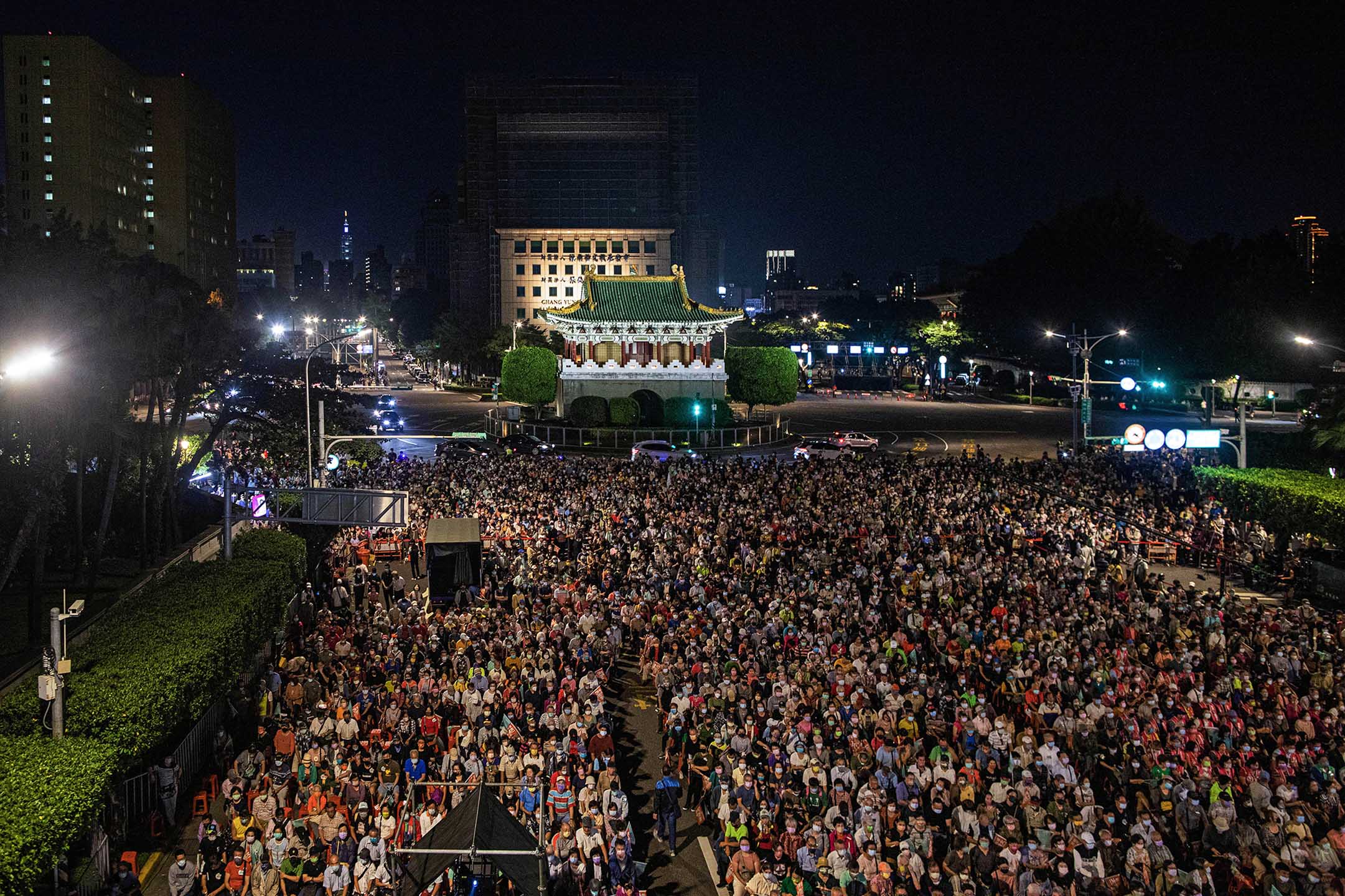 2022年11月12日，台北，台北市长候选人陈时中在凯道举行造势活动。摄：陈焯𪸩/端传媒