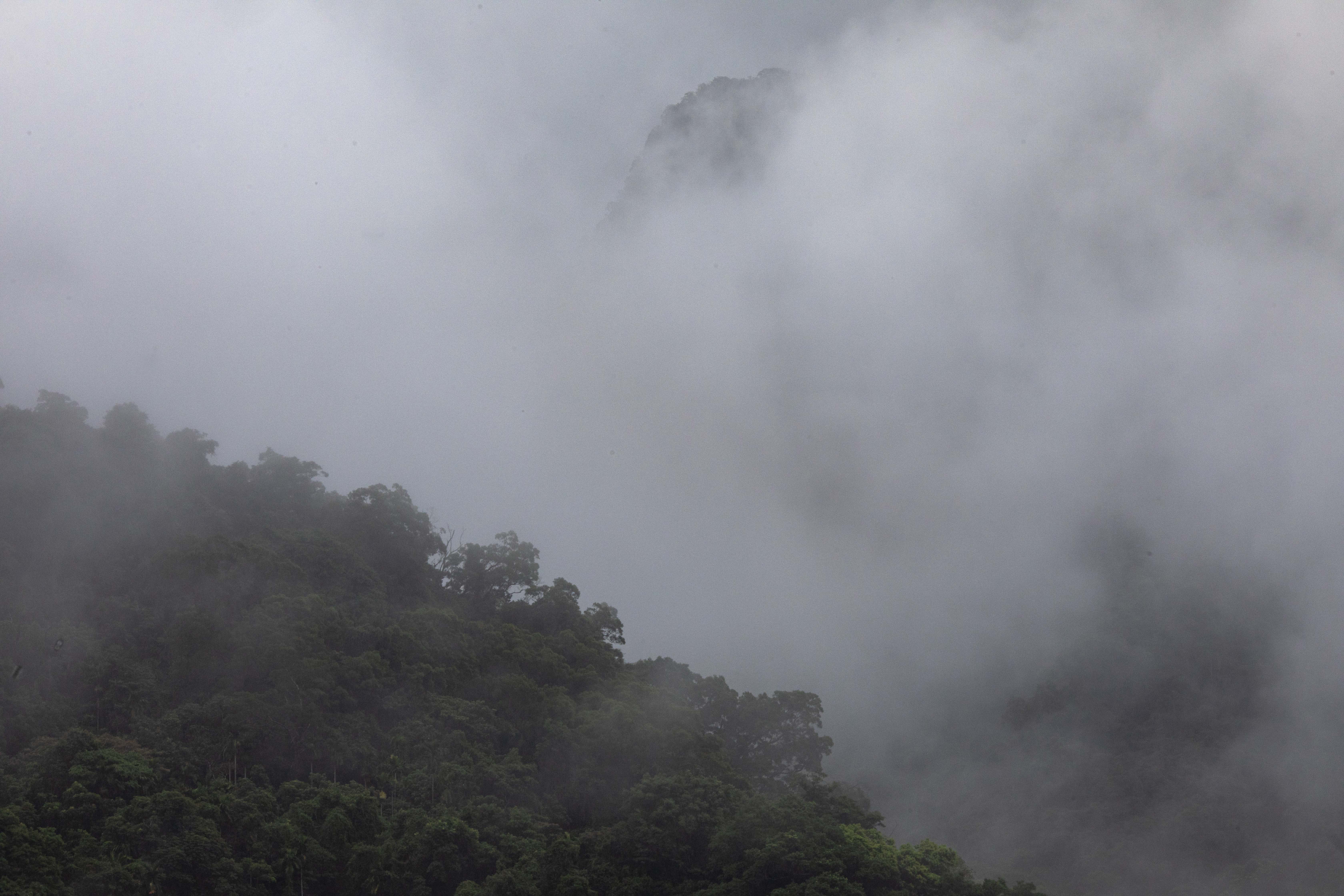 乔直和史春波家外的山景。