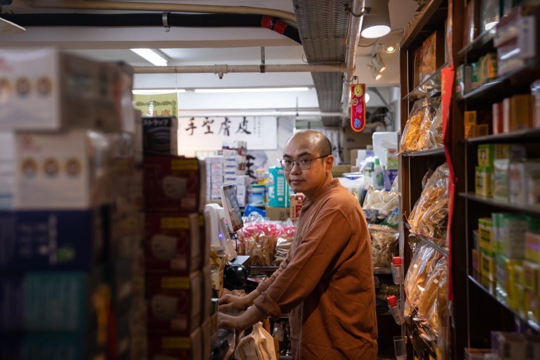 香港，土瓜湾一家药房的老板梁海强。